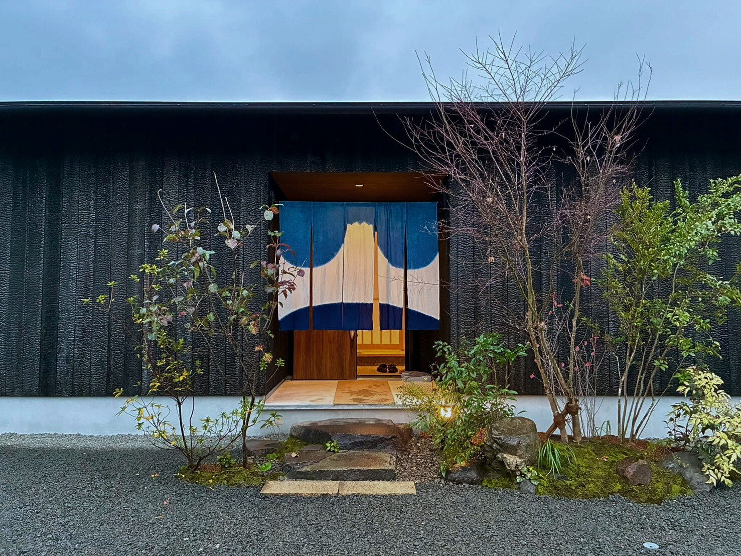 桜島を借景に暮らす 24坪の大らかな平屋